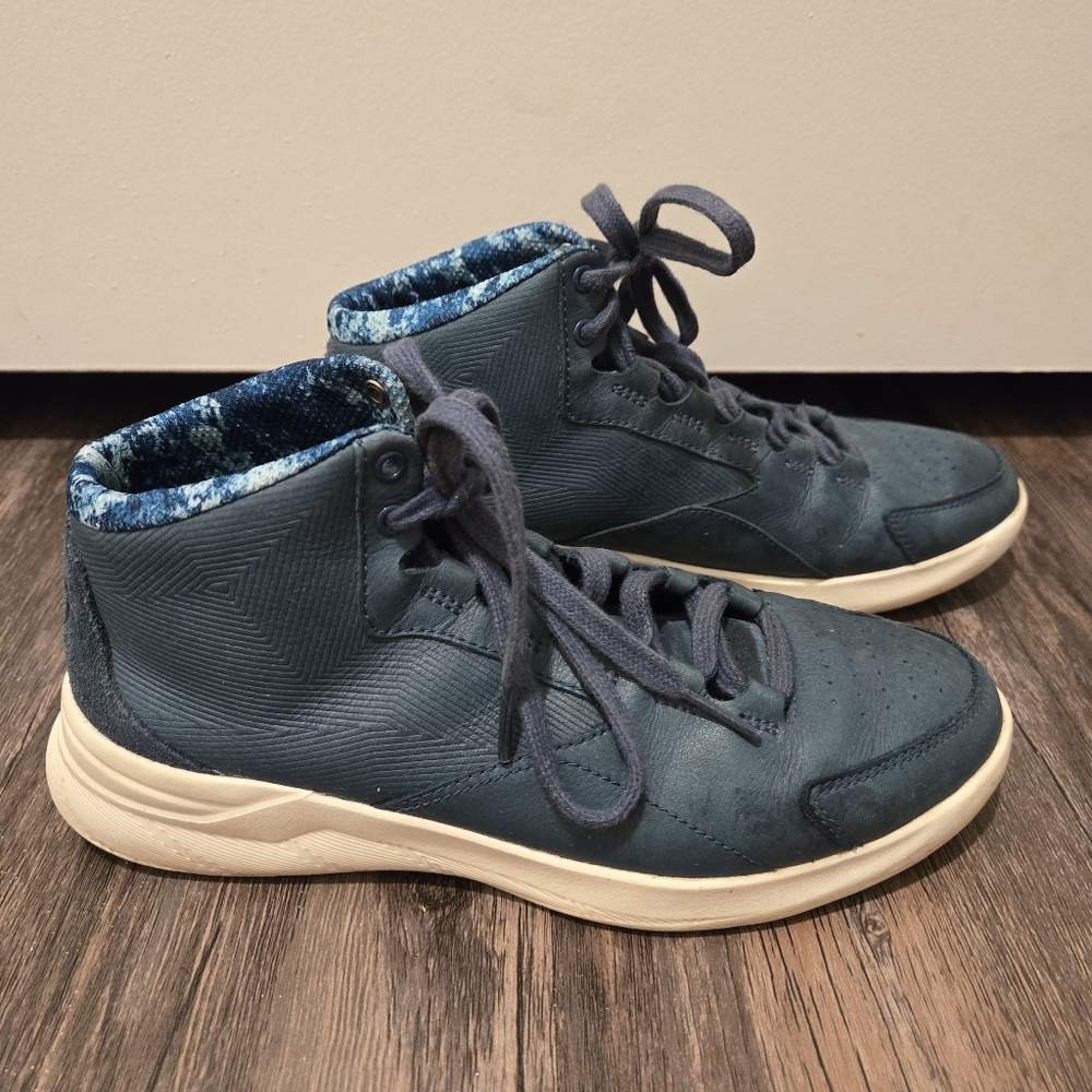 Under Armour Women's Charged Luxe Blue Leather Shoe - Size 7 - Picture 2 of 6